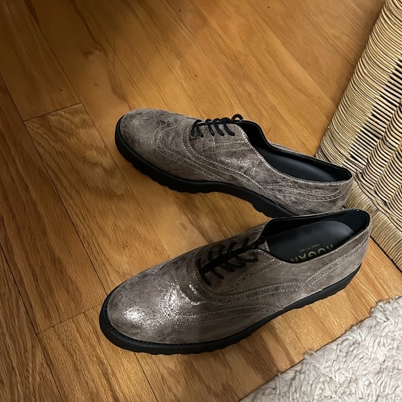 Hogan Sneakers - Picture 2 of 4